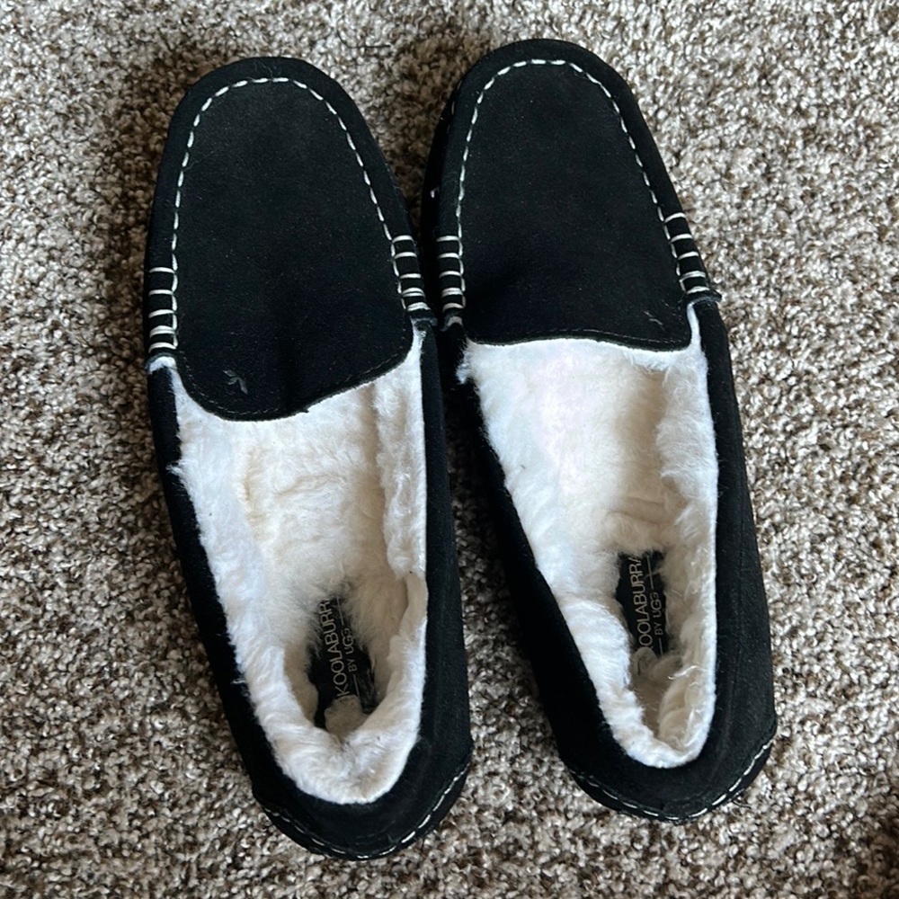 Black KOOLABURRA Lezly slippers by UGG